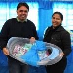 Prefeito Juninho entrega Kits para futuras mamães.
