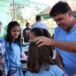  PREFEITO ENTREGA ÓCULOS DE GRAU PARA ALUNOS DO MUNICÍPIO 