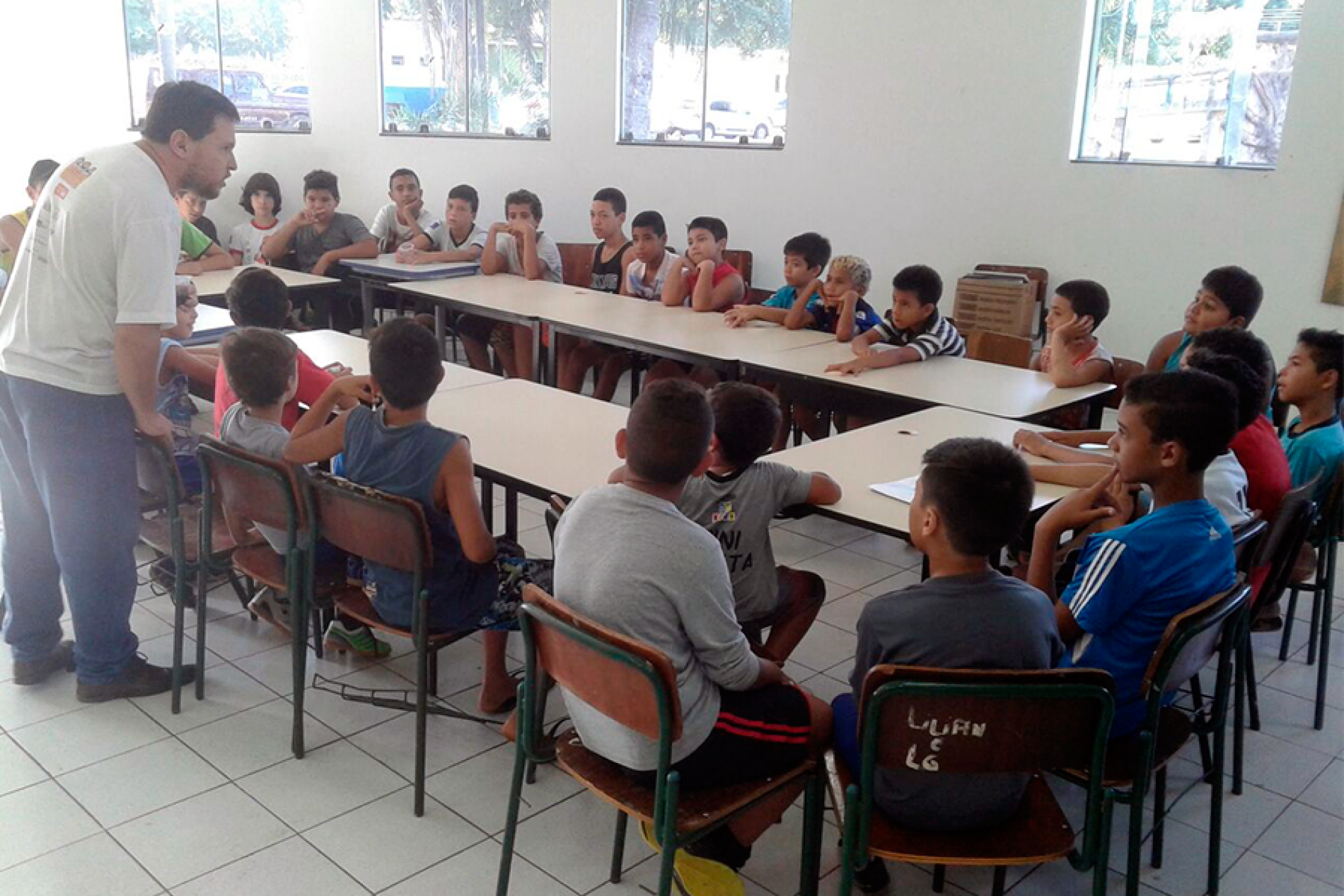 BOM NA ESCOLA, BOM DE BOLA