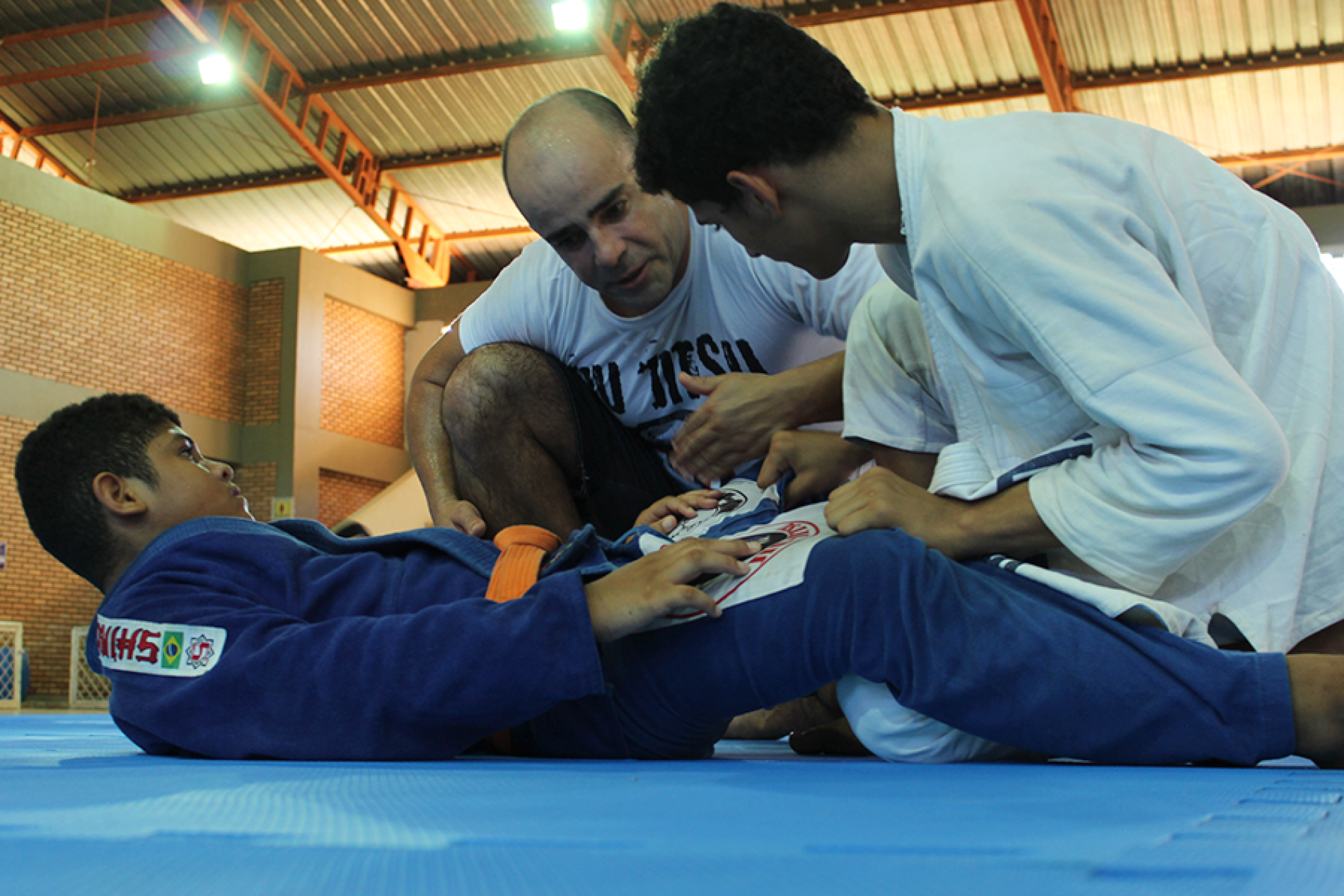 AULAS DE JIU-JITSU