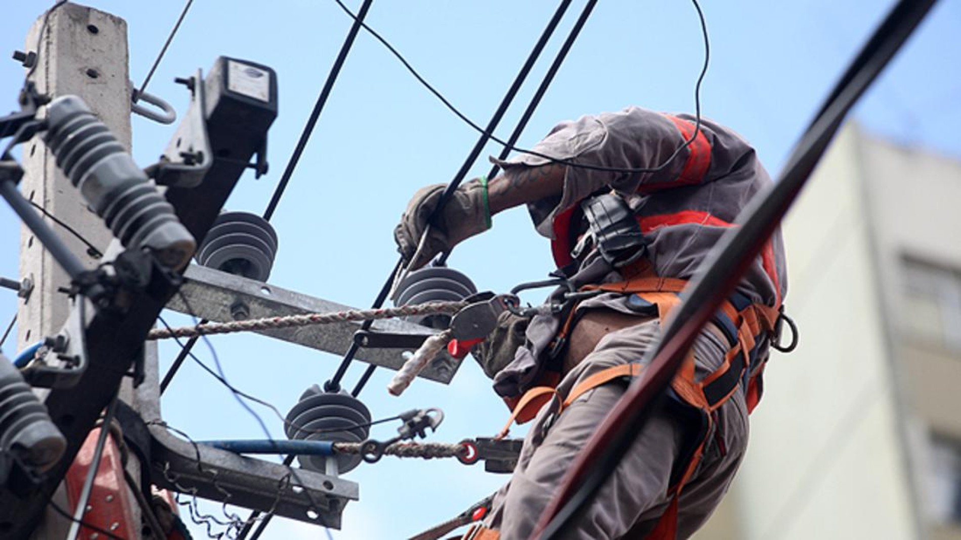 MUTIRÃO ENERGISA EM ROCHEDO