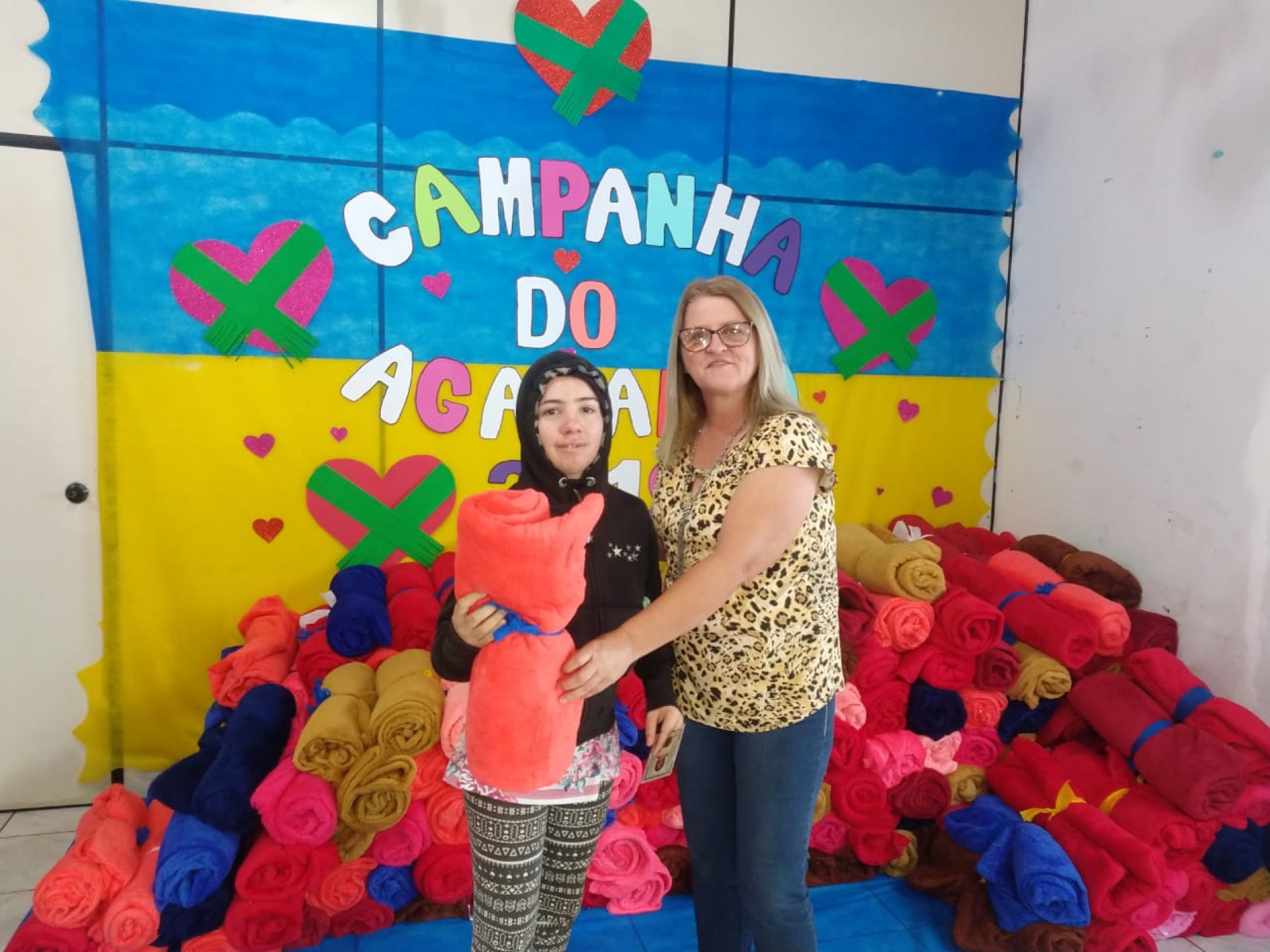 ENTREGA DE COBERTORES DA CAMPANHA DO AGASALHO