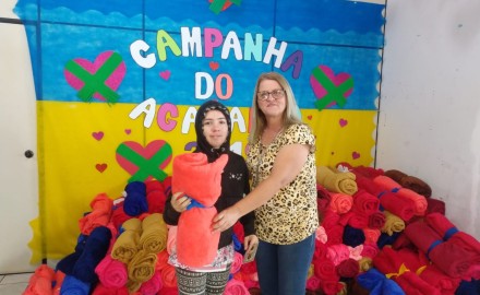 ENTREGA DE COBERTORES DA CAMPANHA DO AGASALHO
