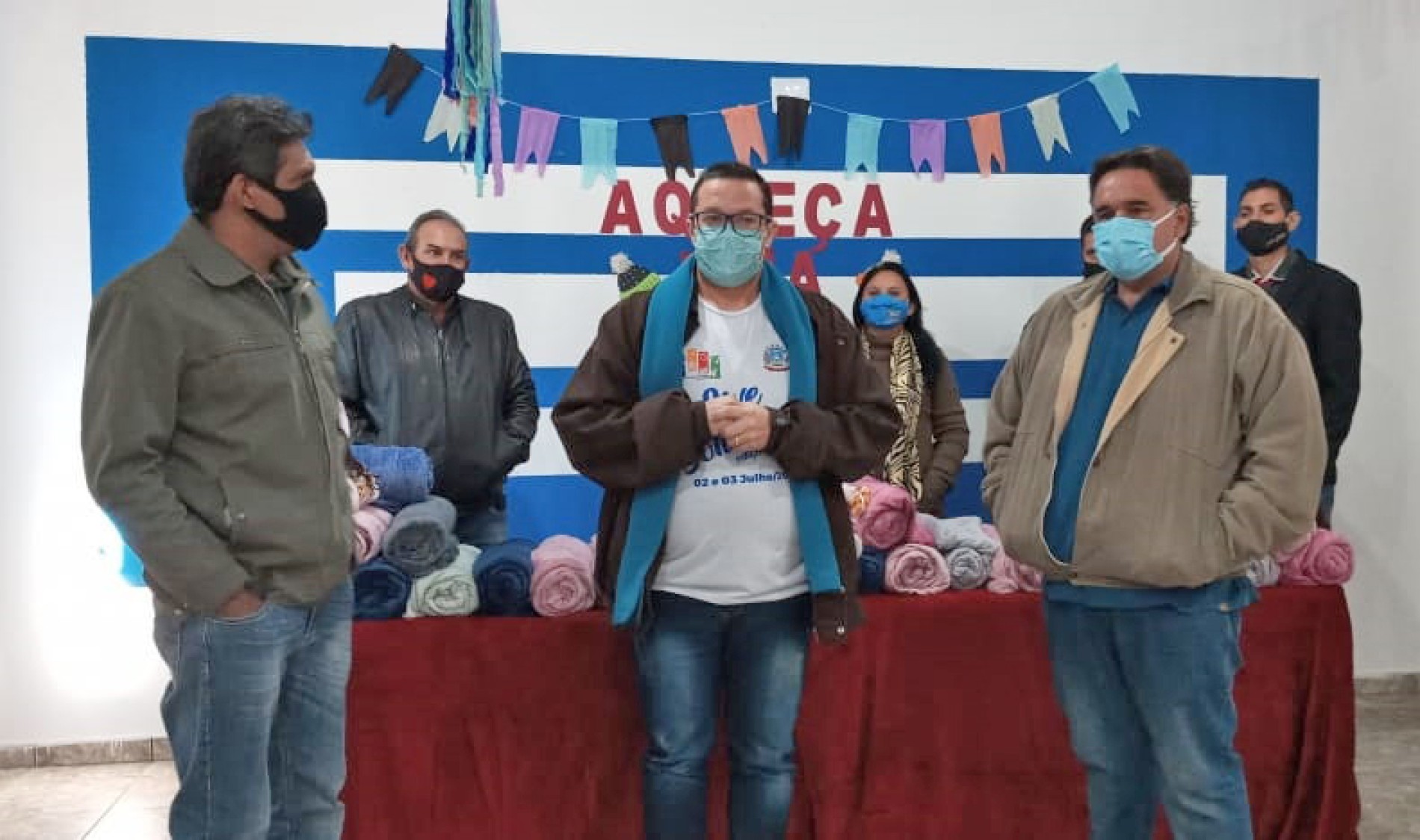 ENTREGA DE COBERTORES NA CAMPANHA "AQUECE UMA VIDA".