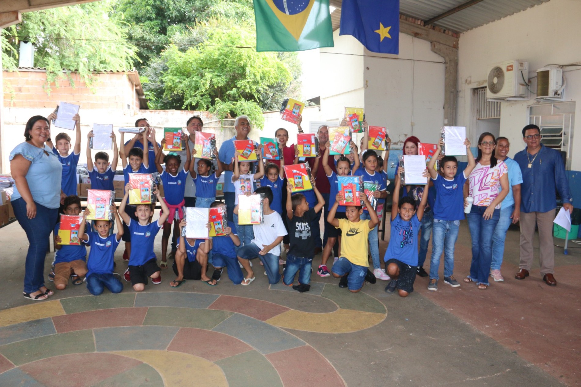 ENTREGA DOS MATERIAIS ESCOLARES "2024"
