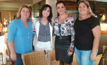 Primeira Dama e Secretária de Assistência Social participaram do “Chá aqueça uma vida” 